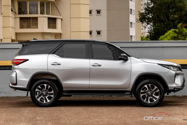 TOYOTA HILUX SW4 DIAMOND - Imagem 4
