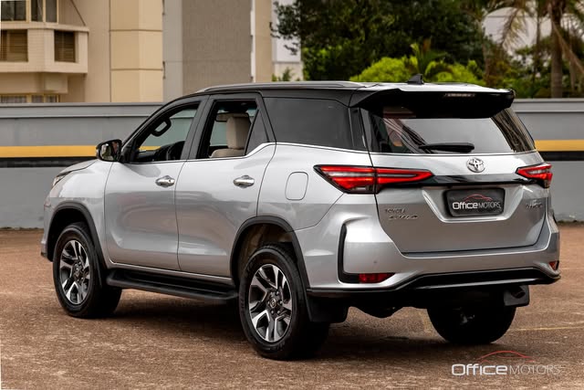TOYOTA HILUX SW4 DIAMOND - Imagem 5