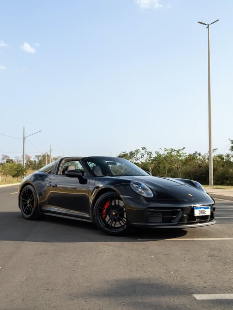 PORSCHE 911 TARGA 4 GTS - Imagem 1
