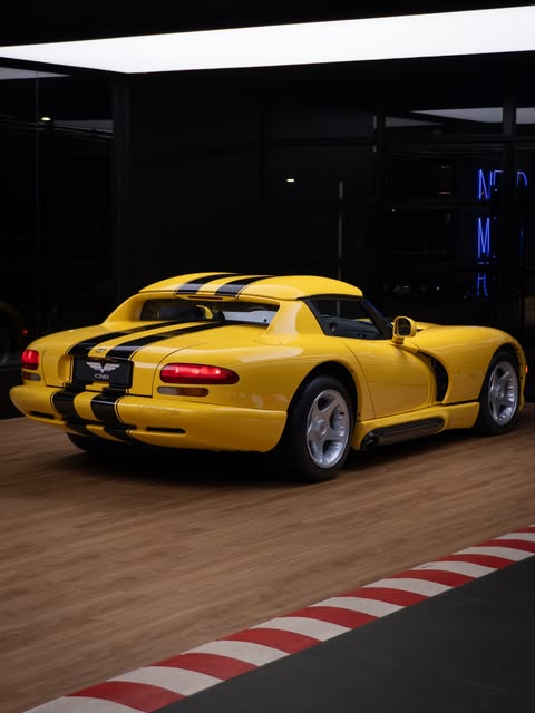 DODGE VIPER RT/10 - Imagem 11
