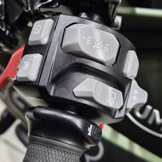 TRIUMPH TIGER XCA 800 - Imagem 8