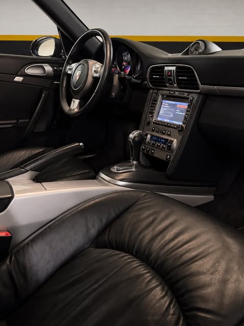 PORSCHE 911 CARRERA 4S - Imagem 8