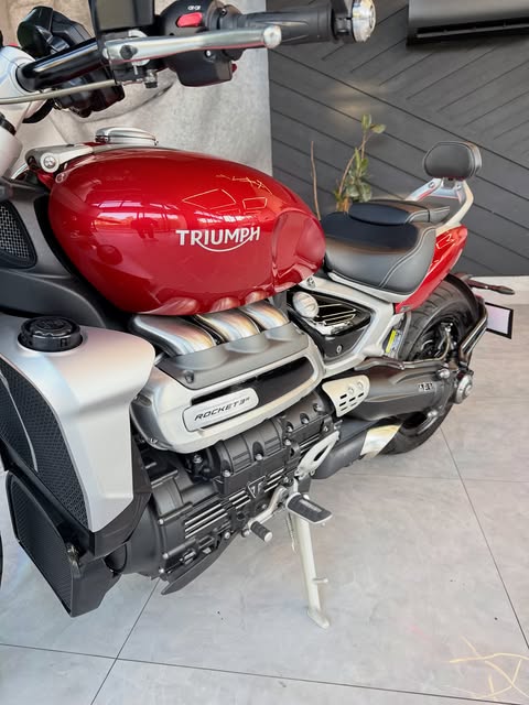 TRIUMPH ROCKET III R - Imagem 4