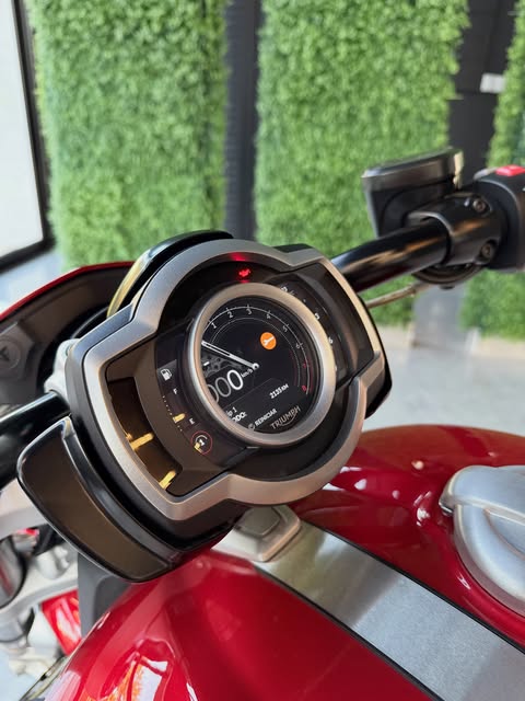 TRIUMPH ROCKET III R - Imagem 6