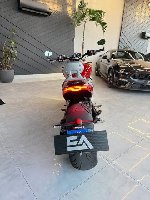 TRIUMPH ROCKET III R - Imagem 8