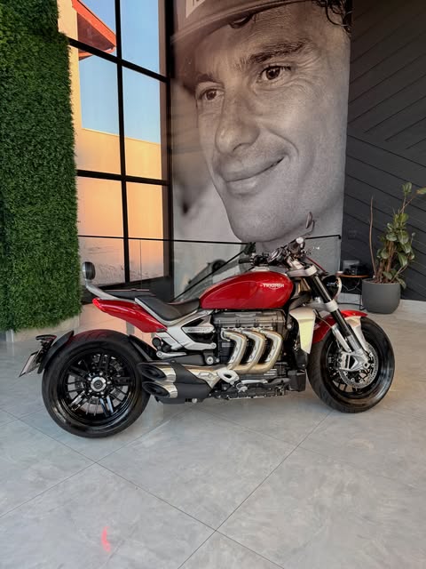 TRIUMPH ROCKET III R - Imagem 9