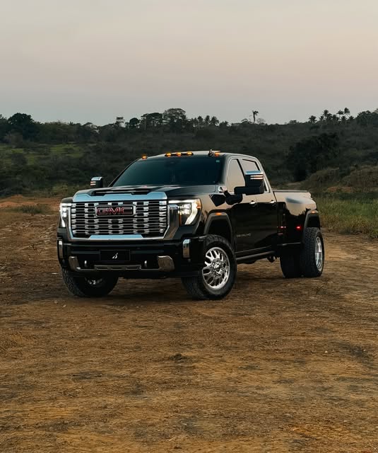 GMC 3500 SIERRA DENALI DUALLY ULTIMATE - Imagem 1