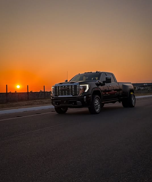 GMC 3500 SIERRA DENALI DUALLY ULTIMATE - Imagem 2