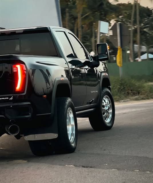 GMC 3500 SIERRA DENALI DUALLY ULTIMATE - Imagem 4