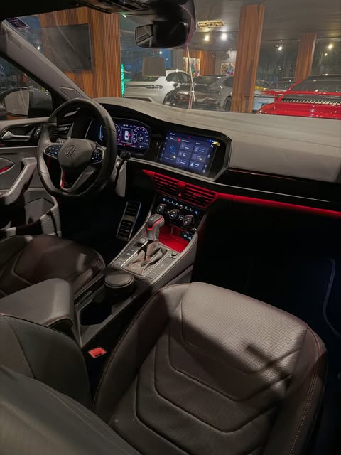 VOLKSWAGEN JETTA GLI - Imagem 12