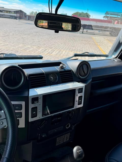 LAND ROVER DEFENDER 110S - Imagem 11