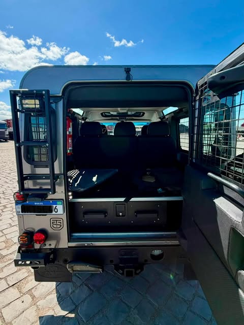 LAND ROVER DEFENDER 110S - Imagem 8