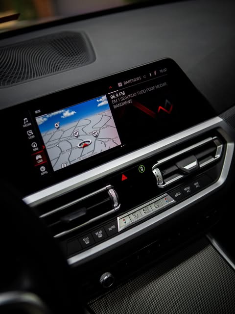 BMW 320I M SPORT - Imagem 17