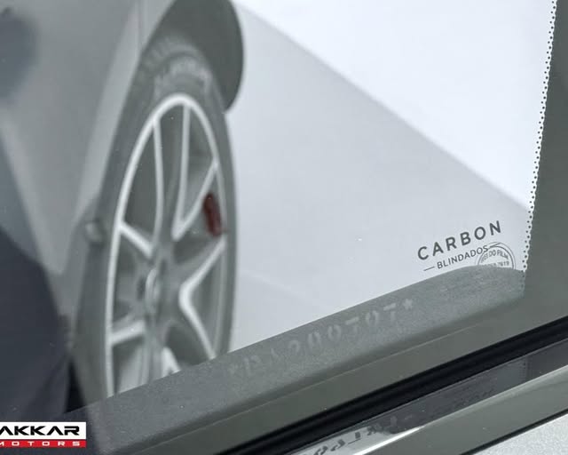 LAND ROVER RANGE ROVER VELAR R-DYNAMIC HSE P400E - Imagem 2