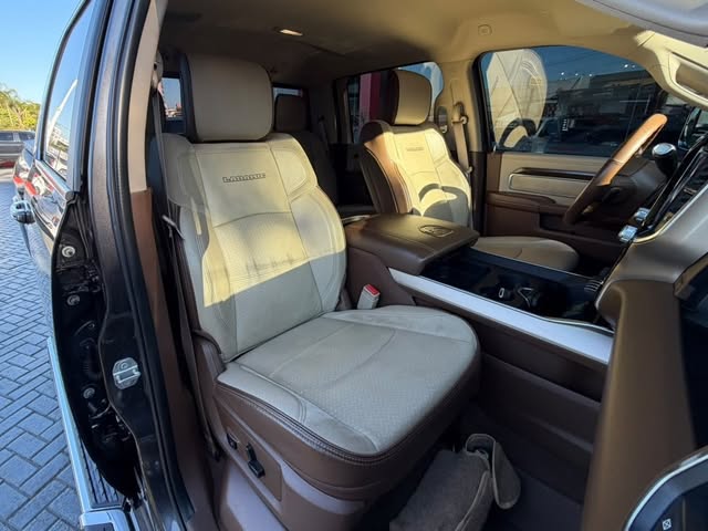 RAM 3500 LARAMIE - Imagem 10