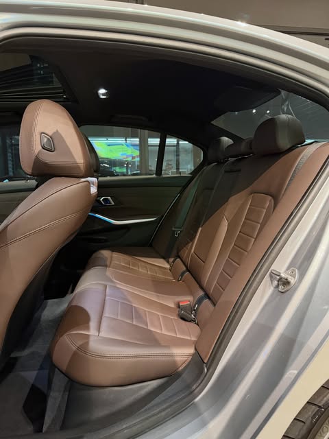 BMW 320I M SPORT - Imagem 16