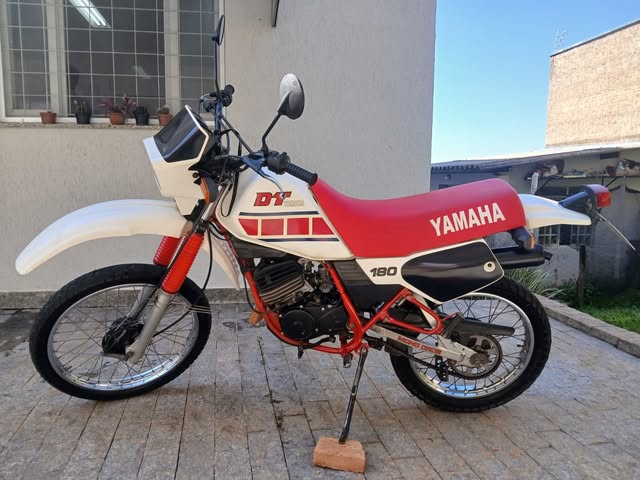 YAMAHA DT 180 - Imagem 1