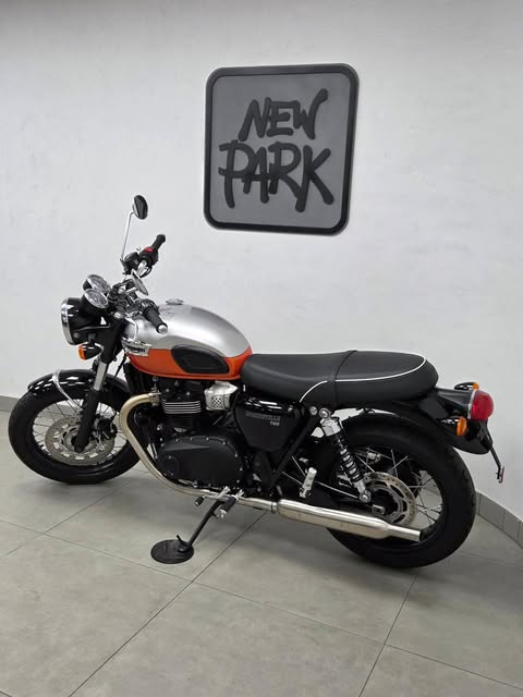 TRIUMPH BONNEVILLE T-100 - Imagem 11
