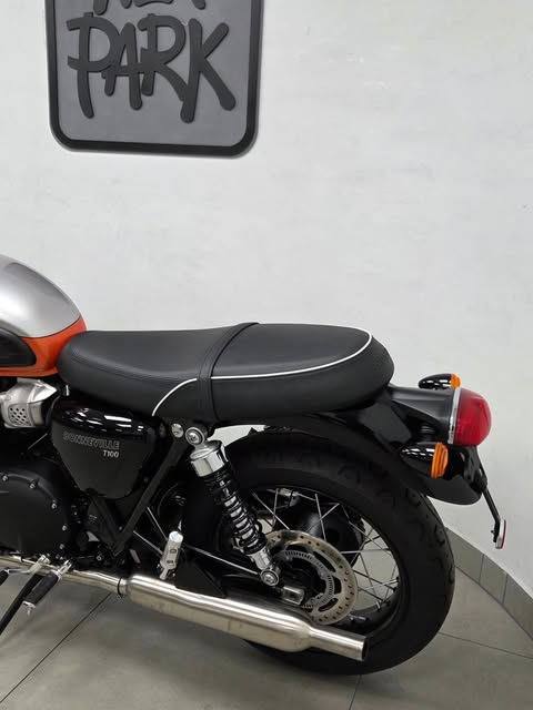 TRIUMPH BONNEVILLE T-100 - Imagem 13