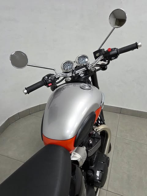 TRIUMPH BONNEVILLE T-100 - Imagem 14