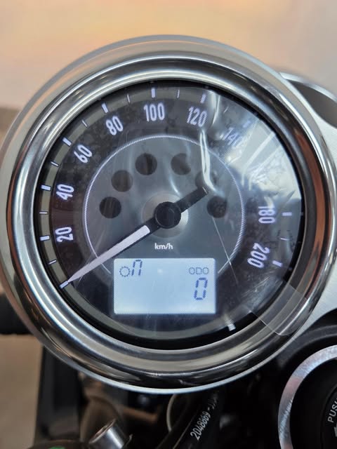 TRIUMPH BONNEVILLE T-100 - Imagem 15