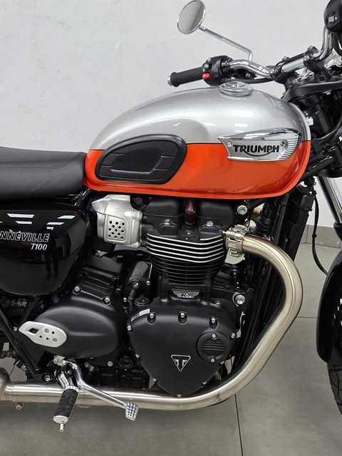 TRIUMPH BONNEVILLE T-100 - Imagem 4
