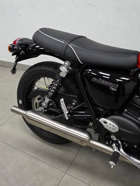 TRIUMPH BONNEVILLE T-100 - Imagem 5