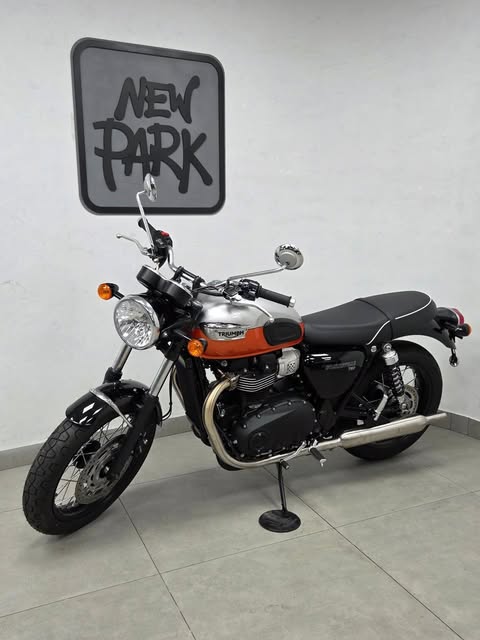 TRIUMPH BONNEVILLE T-100 - Imagem 9