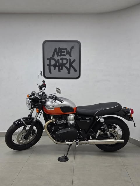TRIUMPH BONNEVILLE T-100 - Imagem 10