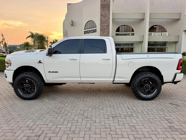 RAM 3500 LARAMIE NIGHT EDITION - Imagem 3