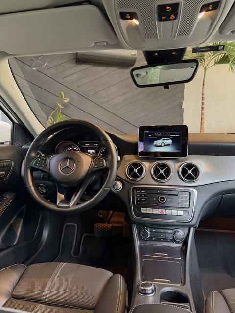 MERCEDES-BENZ GLA 200 - Imagem 4