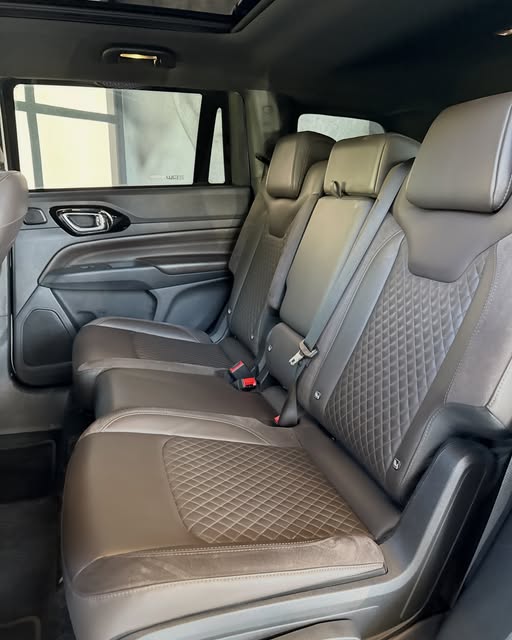 JEEP COMMANDER OVERLAND AT6 - Imagem 8