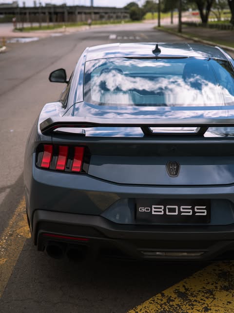 FORD MUSTANG DARK HORSE - Imagem 7