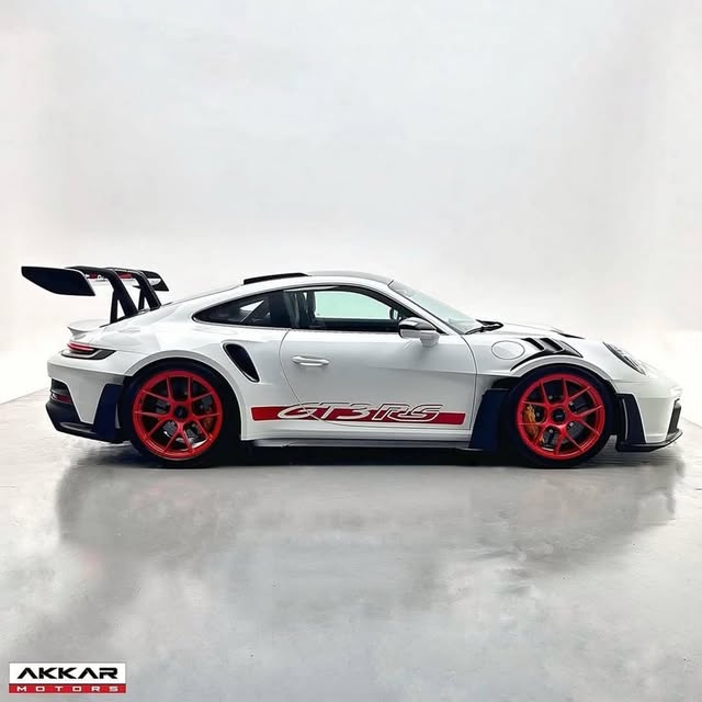 PORSCHE 911 GT3 RS - Imagem 5