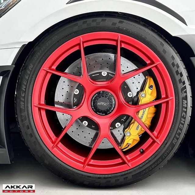 PORSCHE 911 GT3 RS - Imagem 6