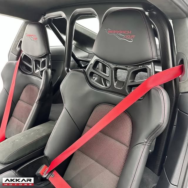 PORSCHE 911 GT3 RS - Imagem 8