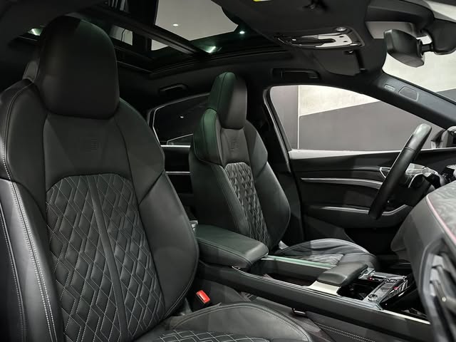 AUDI E-TRON PERFORMANCE BLACK QUATTRO - Imagem 7