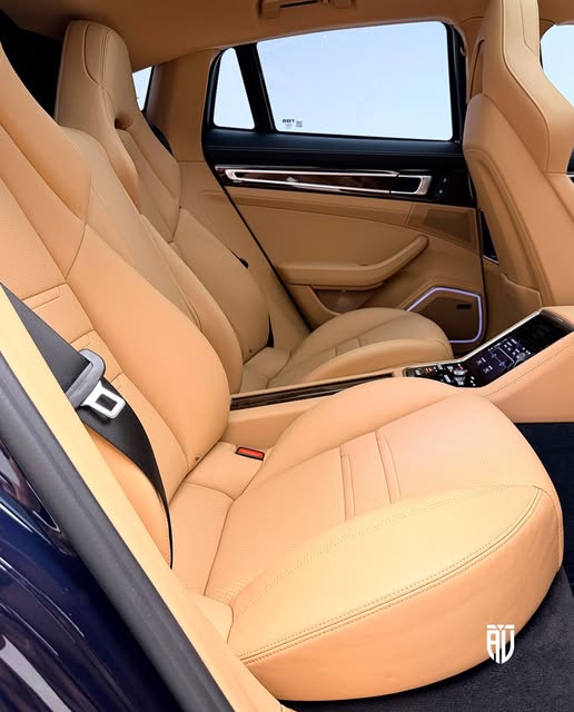 PORSCHE PANAMERA 4 E-HYBRID PLATINUM EDITION - Imagem 12