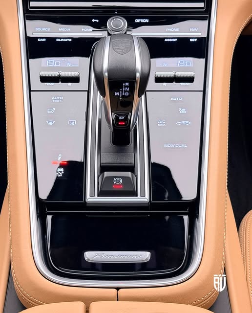 PORSCHE PANAMERA 4 E-HYBRID PLATINUM EDITION - Imagem 7
