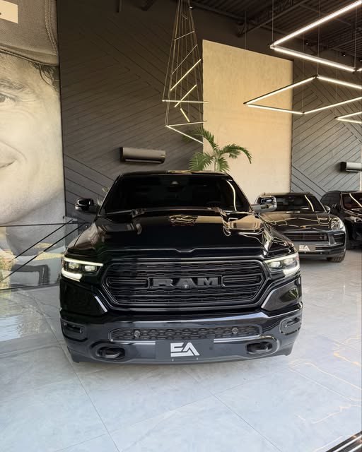 RAM 1500 LIMITED NIGHT EDITION - Imagem 3