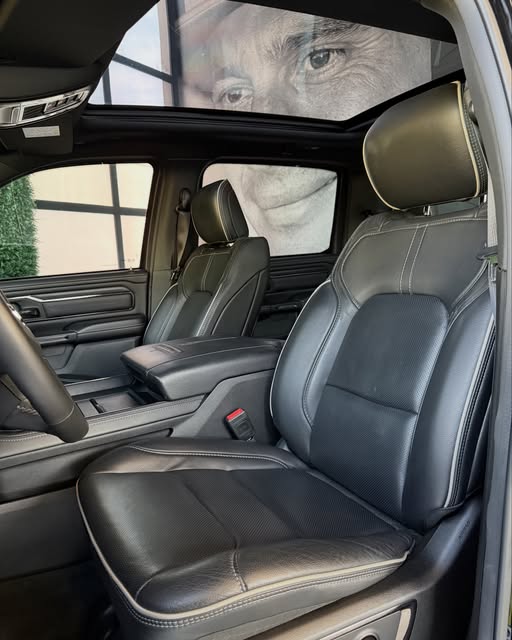 RAM 1500 LIMITED NIGHT EDITION - Imagem 8