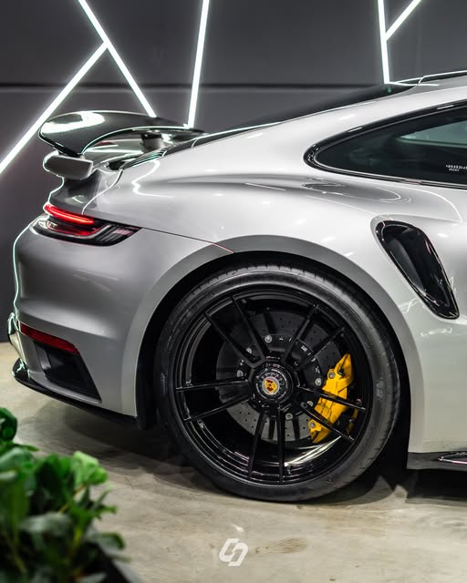 PORSCHE 911 TURBO S - Imagem 17