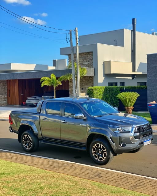 TOYOTA HILUX SRX PLUS 2.8 TURBO DIESEL 4X4 AUTOMÁTICO - Imagem 2