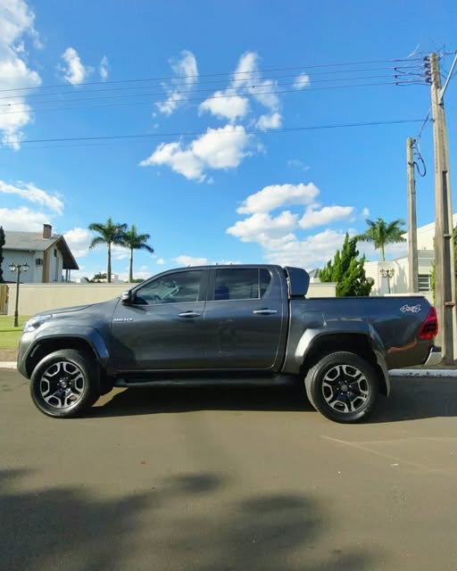 TOYOTA HILUX SRX PLUS 2.8 TURBO DIESEL 4X4 AUTOMÁTICO - Imagem 4
