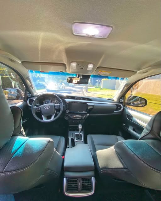 TOYOTA HILUX SRX PLUS 2.8 TURBO DIESEL 4X4 AUTOMÁTICO - Imagem 6