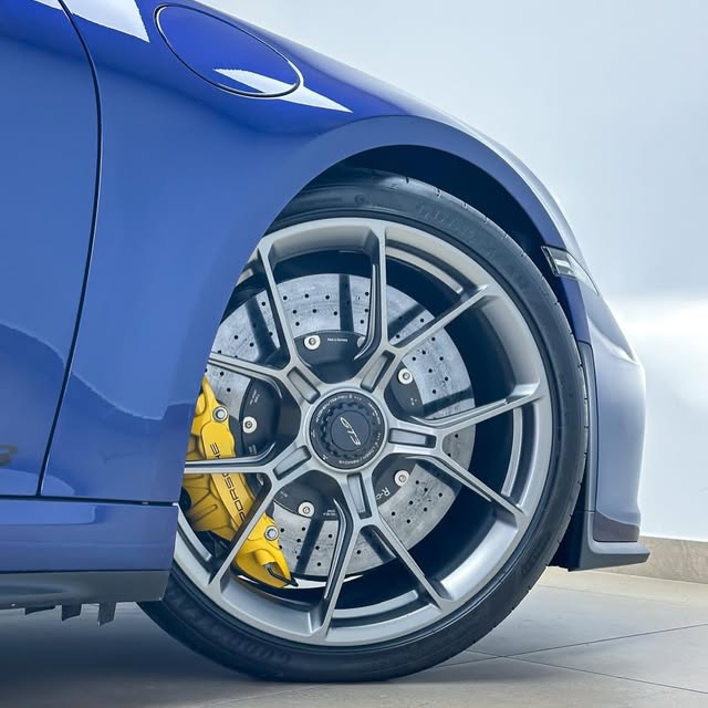 PORSCHE 911 GT3 - Imagem 8