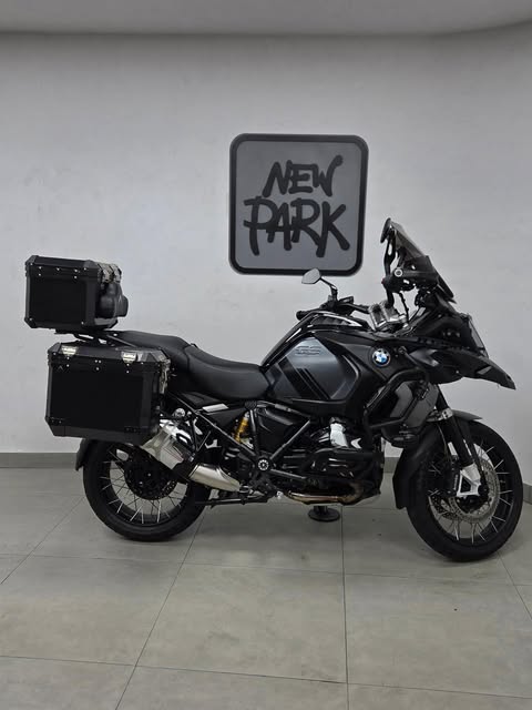 BMW R 1250 GS ADV TRIPLE BLACK - Imagem 2