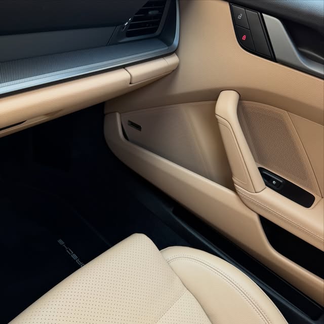 PORSCHE 911 CARRERA 3.0 - Imagem 17