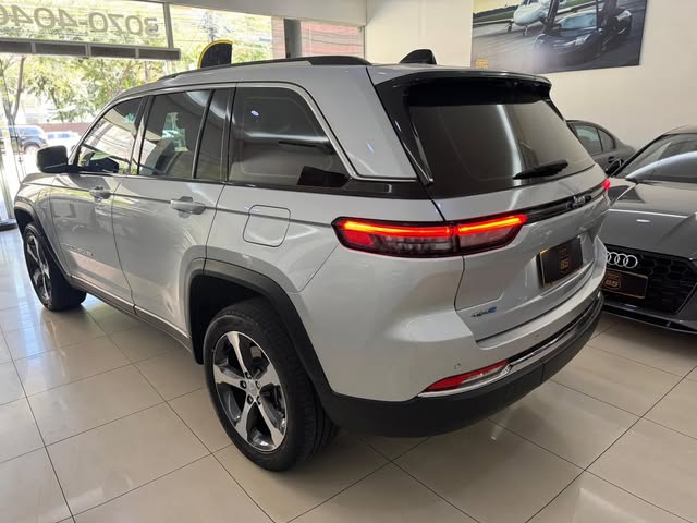 JEEP GRAND CHEROKEE 4XE - Imagem 3