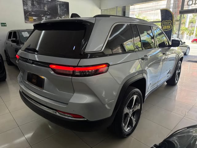 JEEP GRAND CHEROKEE 4XE - Imagem 4